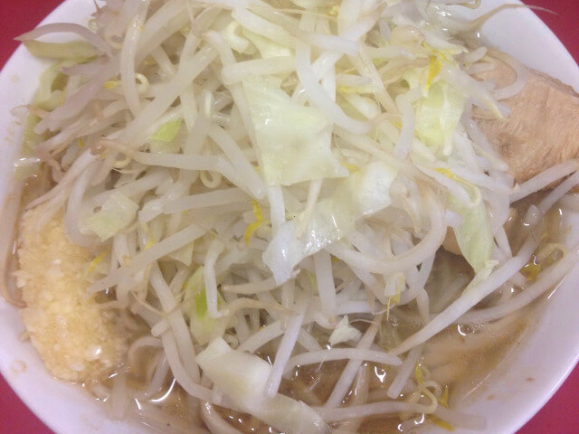 もやしがたくさんのったラーメン
